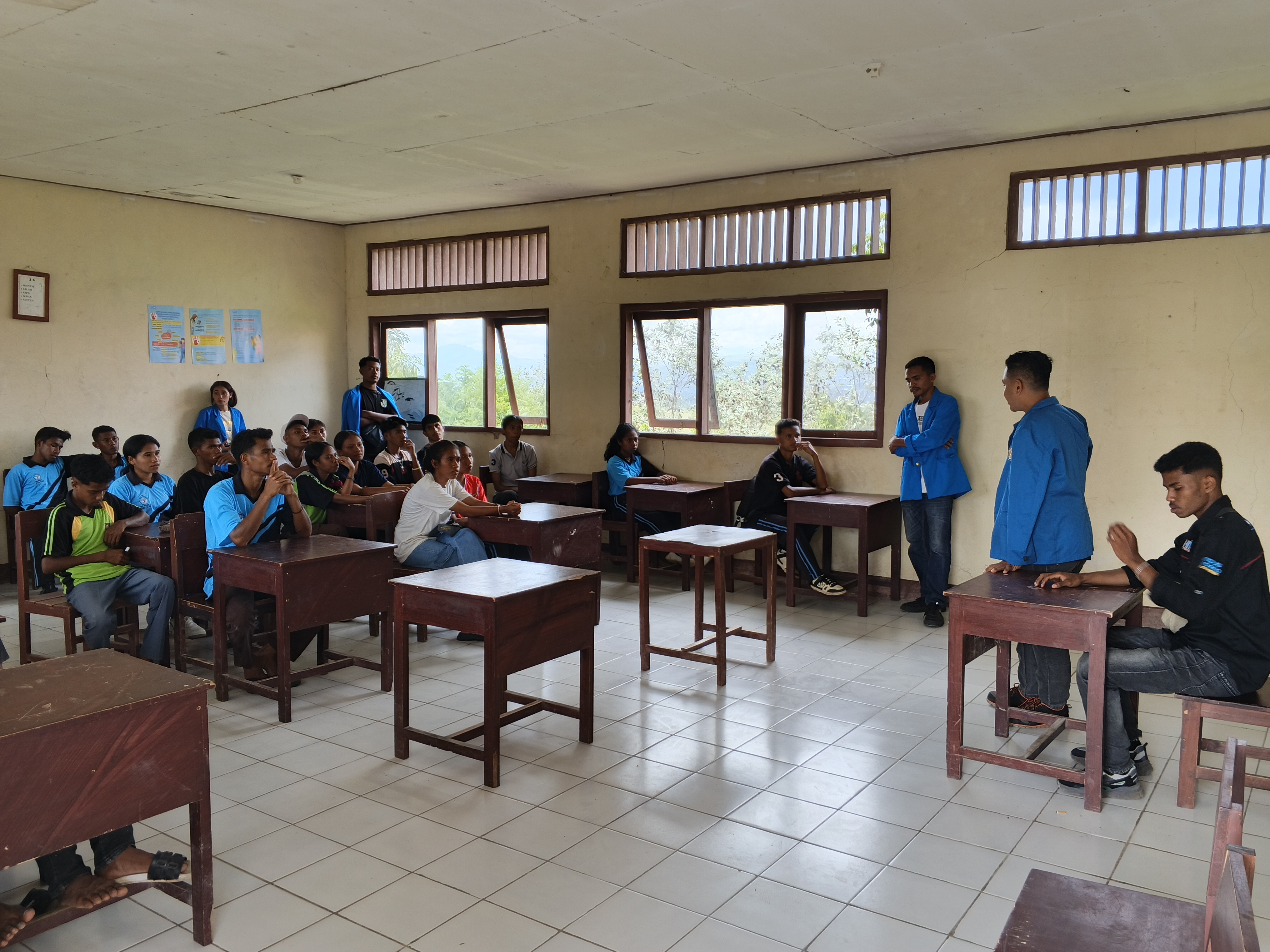 Mahasiswa Universitas Flores (Uniflor) melaksanakan promosi kampus di SMKN 1 Aesesa. Semoga bisa menjadi jembatan bagi siswa untuk melanjutkan pendidikan ke jenjang yang lebih tinggi.